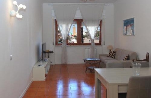 Lavinio Lido di Enea Apartment | APPARTAMENTO LAVINIO - Spacious, bright, and thoroughly outfitted with modern amenities - just 150 m from the sea