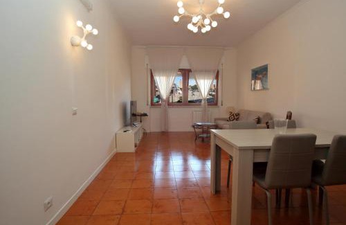 Lavinio Lido di Enea Apartment | APPARTAMENTO LAVINIO - Spacious, bright, and thoroughly outfitted with modern amenities - just 150 m from the sea