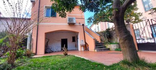 Finalborgo Apartment | Appartamento Luigia Finalborgo bike room tour ebike trekking
