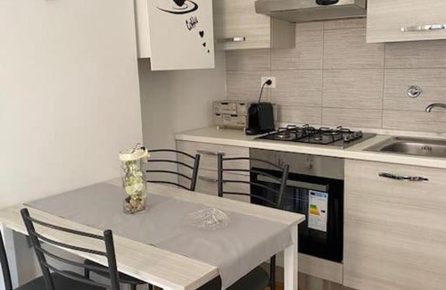 San Donato Apartment | Appartamento Mercante in Fiera BO con posto auto
