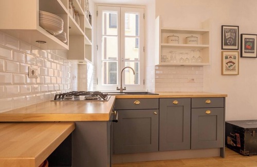 Carate Urio Apartment | Appartamento Piccolo e Accogliente con un Senso di Lusso