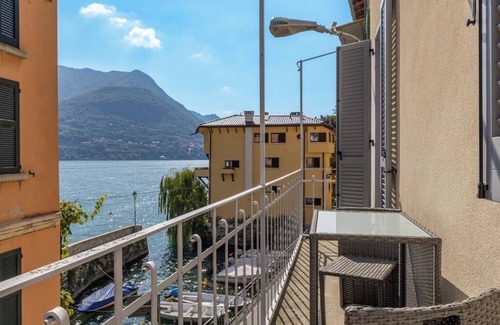 Carate Urio Apartment | Appartamento Piccolo e Accogliente con un Senso di Lusso