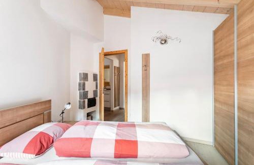 Predazzo Apartment | Appartamento rustico con stube e balcone