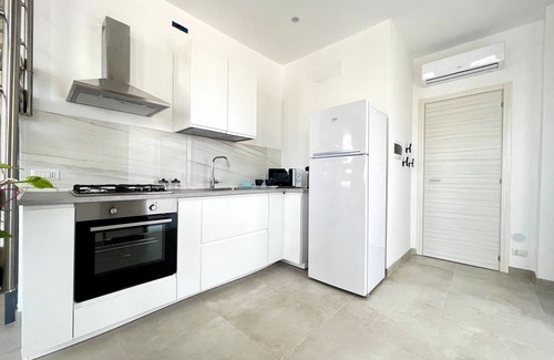 Santa Lucia House | Appartamento Vista Mare con 2 Camere e 3 Bagni, Spiaggia, Solarium, Parcheggio