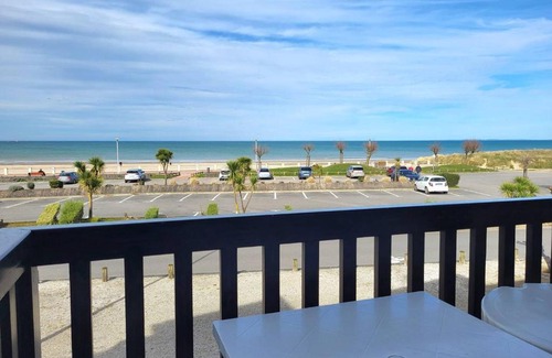 Merville-Franceville-Plage Apartment | Appartement familial centre ville avec parking et animaux permis - FR-1-465-90
