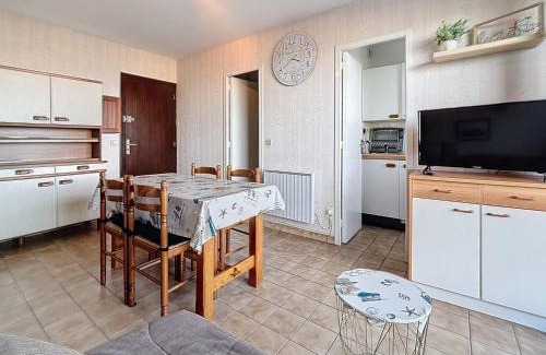 Merville-Franceville-Plage Apartment | Appartement familial centre ville avec parking et animaux permis - FR-1-465-90