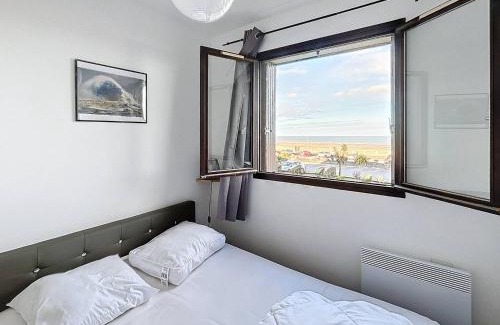 Merville-Franceville-Plage Apartment | Appartement familial centre ville avec parking et animaux permis - FR-1-465-90