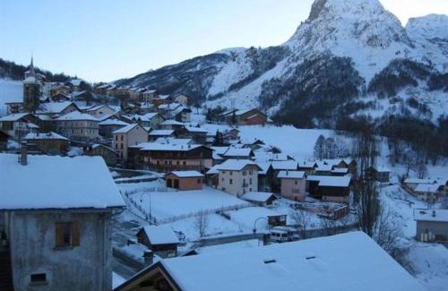 Saint-Martin-de-Belleville Apartment | Appartement familial à St Martin de Belleville - 3 chambres, terrasse, parking, près des commerces et pistes - FR-1-452-118