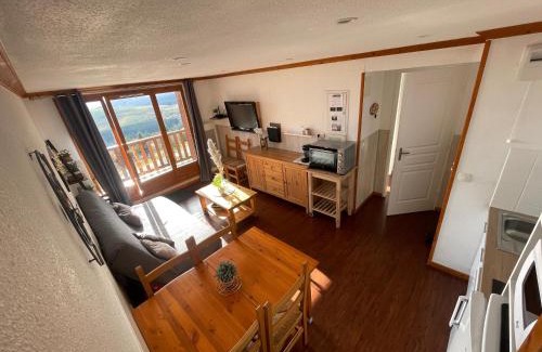 Besse-et-Saint-Anastaise Apartment | Appartement bellevue sur les hauteurs de Super-Besse