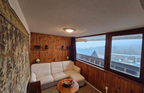 Besse-et-Saint-Anastaise Apartment | Appartement spacieux au pied des pistes à Super Besse - FR-1-814-87