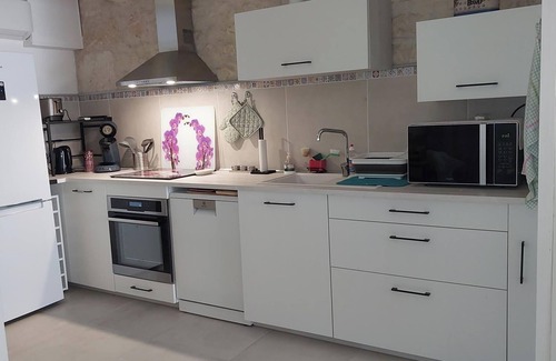 St.-Remy-de-Provence Apartment | Appartement en Rez-de-chaussée Avec une Cour Fermée : Lou Dormidou D'eleno !