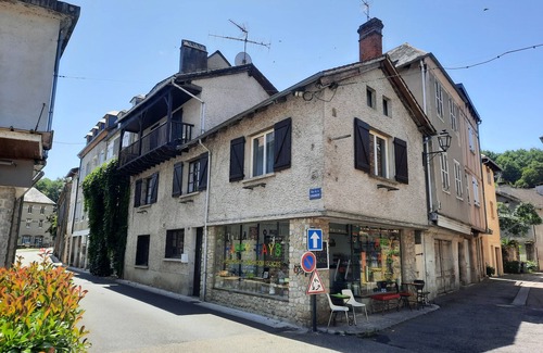 Beaulieu-sur-Dordogne Apartment | Appartement , Centre de Beaulieu sur Dordogne, Avec Balcon Privé
