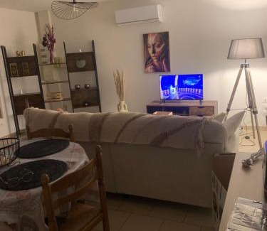 Saint-Georges-du-Rosay Apartment | appartement a la campagne a 30mn des 24h du mans