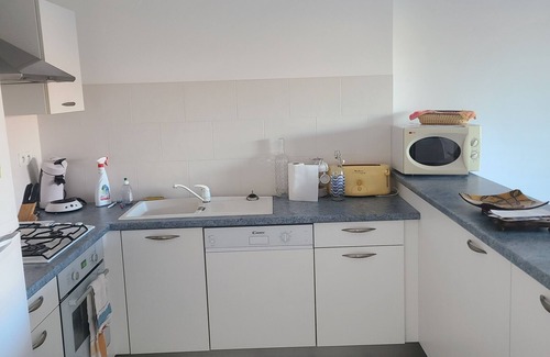 Le Brusc Apartment | Appartement 64 m² à 200 m de la Plage Tout Confort. Idéal Pour Famille