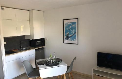Bastide Giraud Apartment | Appartement 2 personnes calme proche de la mer piscine tennis