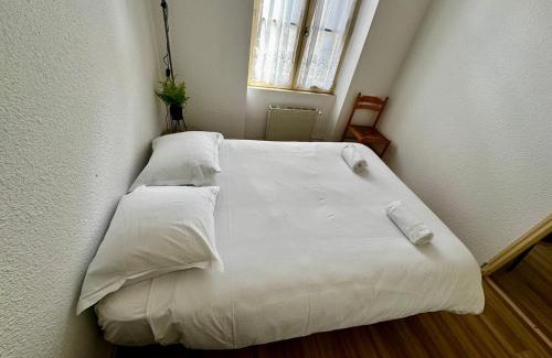 Les 3 Cites Apartment | Appartement 2 pièces - au calme sur cour
