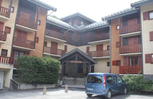 Valloire Apartment | Appartement 2 pièces cabine pour 4 pers, proche centre et pistes, balcon exposé ouest - FR-1-263-481