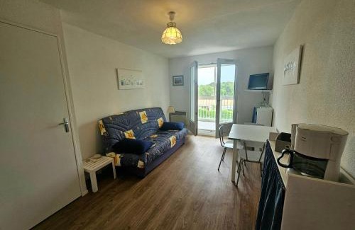 Vaux-sur-Mer Apartment | Appartement 2 pièces avec piscine à 5 min de la plage de Pontaillac, parking résidentiel, balcon fermé - FR-1-550-81