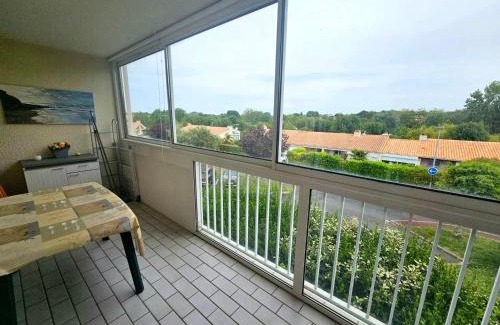 Vaux-sur-Mer Apartment | Appartement 2 pièces avec piscine à 5 min de la plage de Pontaillac, parking résidentiel, balcon fermé - FR-1-550-81