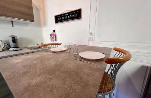 Besancon Old Town Apartment | Appartement 2 prsn Au pied de la Citadelle