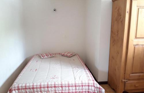 Albiez-le-Vieux Apartment | Appartement 2* spacieux au 2ème étage, centre village, proche commerces et pistes, gamme "Confortable" - FR-1-618-7