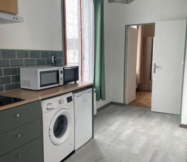 Luc-sur-Mer Apartment | Appartement 35 m2 1er étage 200 m de la mer avec jardin