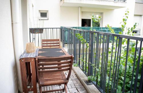 Aubervilliers Apartment | Appartement 4 chambres proche Stade de France, parking et balcon sur jardin