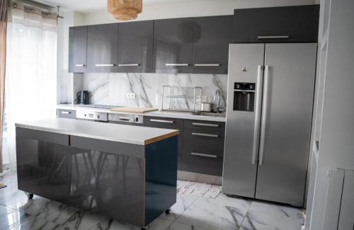 Aubervilliers Apartment | Appartement 4 chambres proche Stade de France, parking et balcon sur jardin