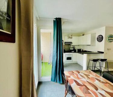Les Puces de Saint-Ouen Apartment | Appartement 4 pers à 5 min de Paris