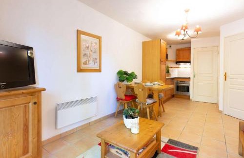 Vielle-Aure Apartment | Appartement 4 pers à Vielle Aure avec piscine, parking, proche du centre et des remontées - FR-1-296-482