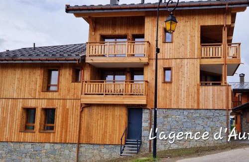 Montalbert Apartment | Appartement 8 pers, 86m², à 50m des pistes et commerces à Montalbert, parking et wifi inclus - FR-1-755-14
