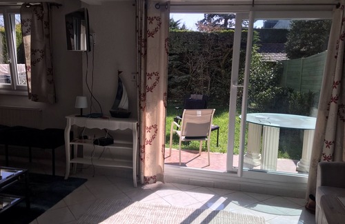Ouistreham Apartment | Appartement 8 Personnes, 3mn de la mer , 1 mn de la Thalasso, Centre Ville,