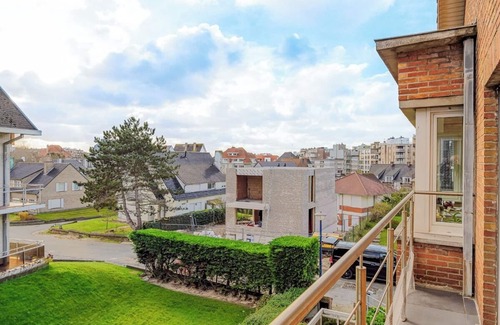 Koksijde-Bad Apartment | Appartement 8 Persons, 200m Beach