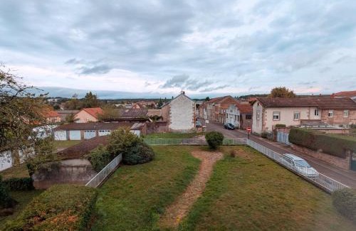 Luxeuil-les-Bains Apartment | Appartement accueillant au cœur de Luxeuil-les-Bains proche thermes - FR-1-583-510