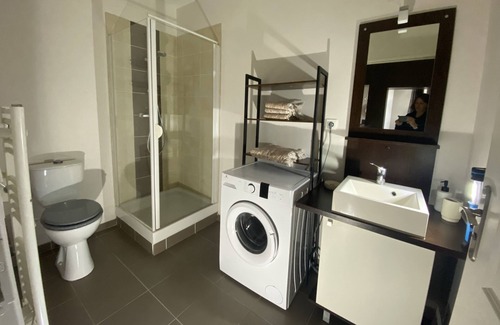 Auxerre Apartment | Appartement au Calme Dans un bel Hôtel Particulier, Place de Lhôtel de Ville