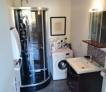 Claret House | Appartement au coeur des vignes region pic st Loup