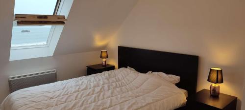 Perros-Guirec Apartment | Appartement au dernier étage plage de Trestraou à PERROS-GUIREC - ref 858