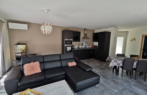 Sausset-les-Pins Apartment | Appartement au Calme Avec vue sur Pinède à 500m de la mer