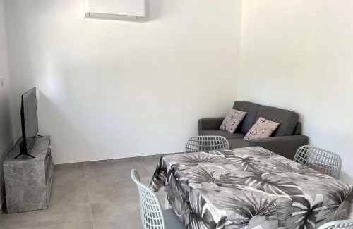 Santa-Maria-Poggio Apartment | Appartement avec terrasse à Santa Maria Poggio