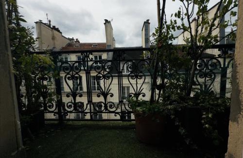3rd Arrondissement Apartment | Appartement avec balcon