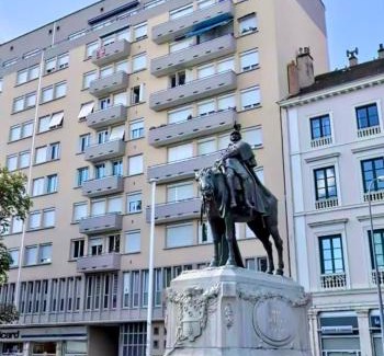 Chalon-sur-Saone Apartment | Appartement avec jacuzzi