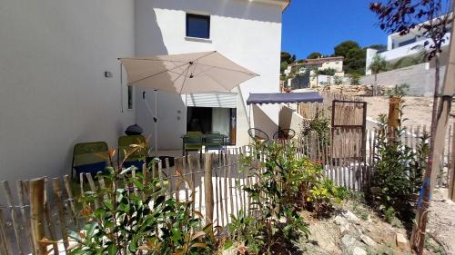 Ceyreste Apartment | Appartement avec terrasse dans maison individuelle