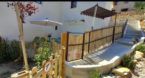 Ceyreste Apartment | Appartement avec terrasse dans maison individuelle