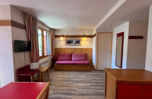 Plagne 1800 Apartment | Appartement calme à Plagne 1800 - 5 pers, balcon, vue pistes, animaux acceptés, parking inclus - FR-1-351-42