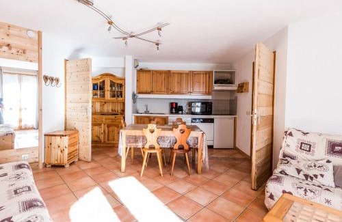 Montchavin Apartment | Appartement Charmant pour 5 Pers. à Montchavin, 2 Balcons, Proche Pistes, Parking Gratuit - FR-1-329-81