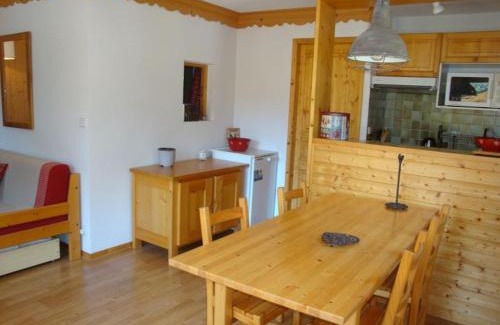 Pralognan-la-Vanoise Apartment | Appartement Chaleureux avec Balcon Sud à 600m du Centre et Proche des Pistes, Pralognan-la-Vanoise - FR-1-464-62