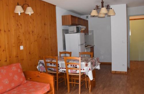 Pralognan-la-Vanoise Apartment | Appartement cosy avec piscine, proche centre et téléphérique - 4 pers. - FR-1-464-165