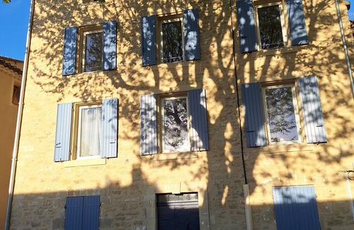 Malaucene Apartment | Appartement Centre-ville Avec Cour Privative. Au Pied du Ventoux !