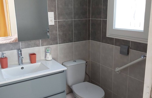 Sainte-Tulle Apartment | Appartement Chaleureux Calme Jardin Piscine
