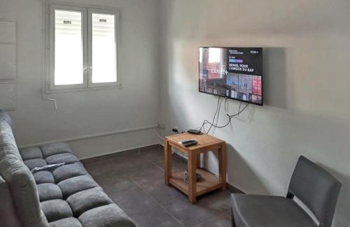 Plessis-Nogent Apartment | Appartement charmant à Sainte-Rose avec terrasse et jardin – 65 m²